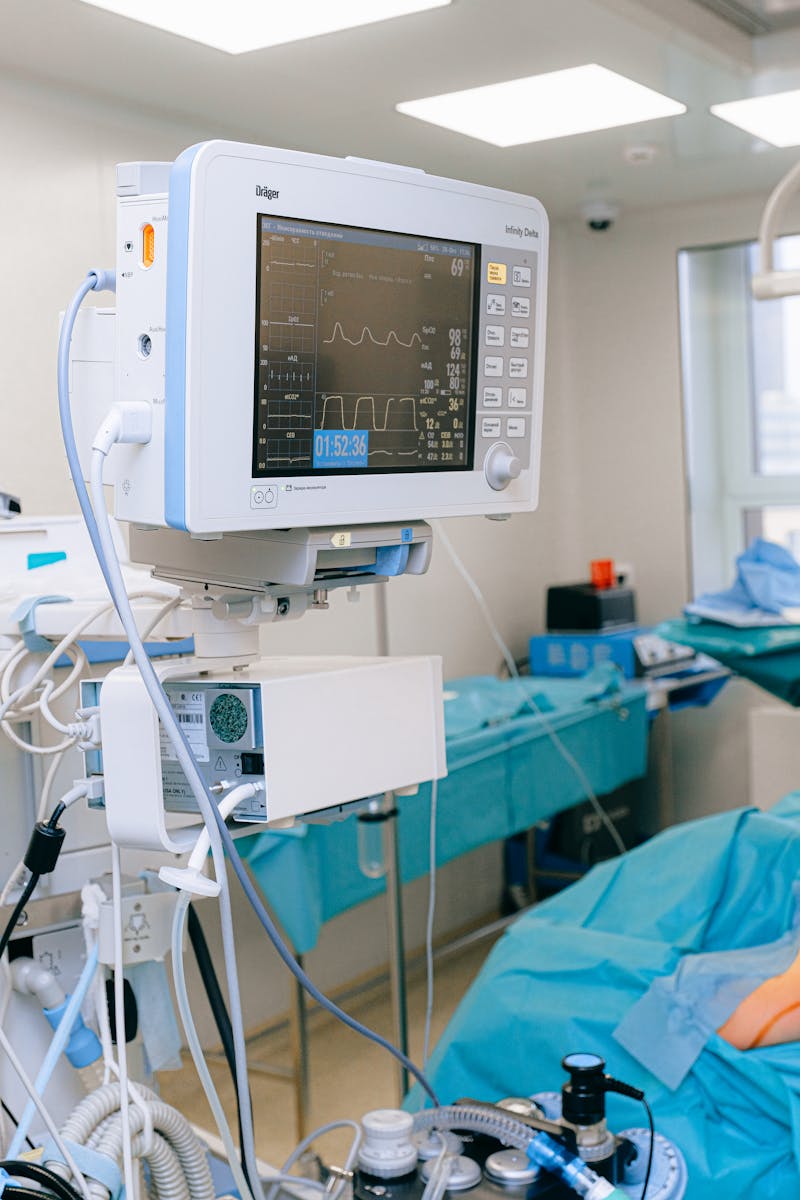 Anesthesia monitoring equipment in an operating room